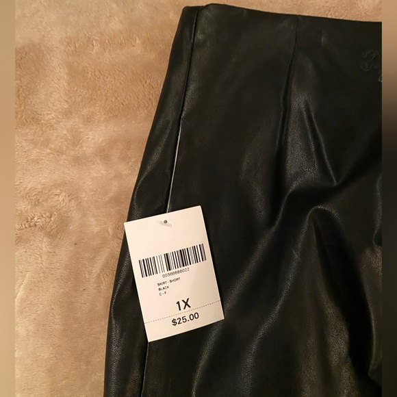 NWT - Forever 21 Faux Leather Skirt w/ Snaps & Ruching - Picture 5 of 6